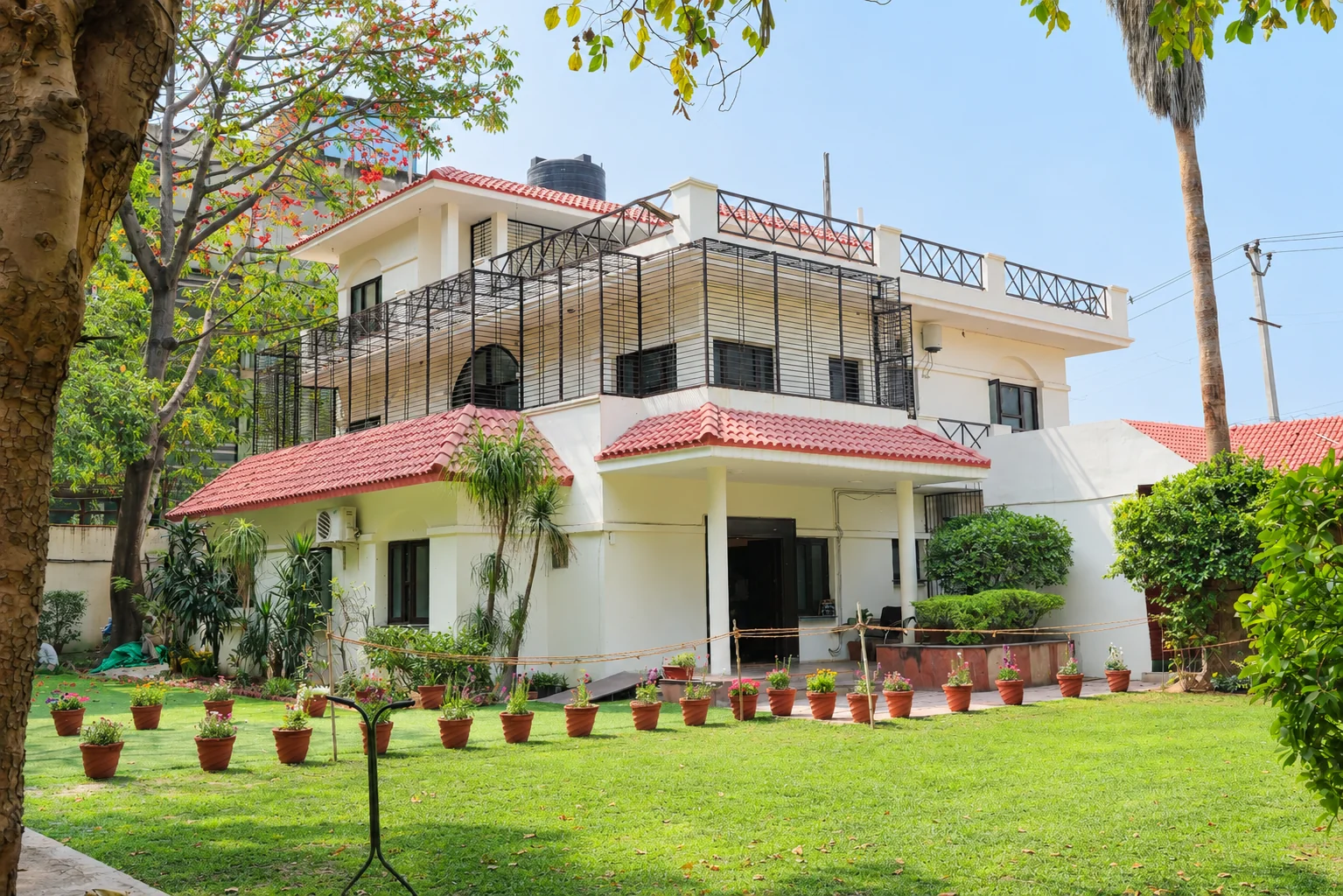 Tulasi Healthcare’s Mehrauli women’s centre, surrounded by a garden